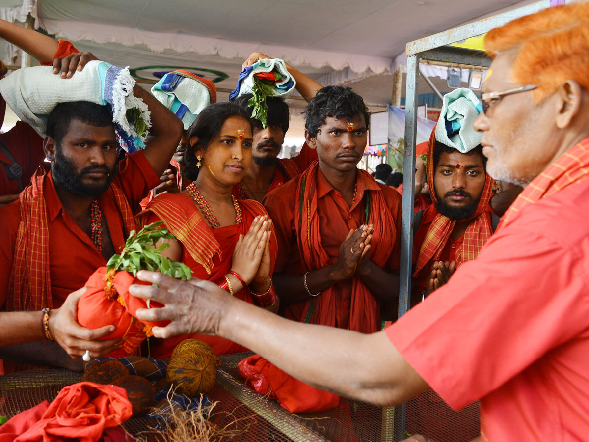 Heavy Rush Kanakadurga Temple in Vijayawada - Sakshi8