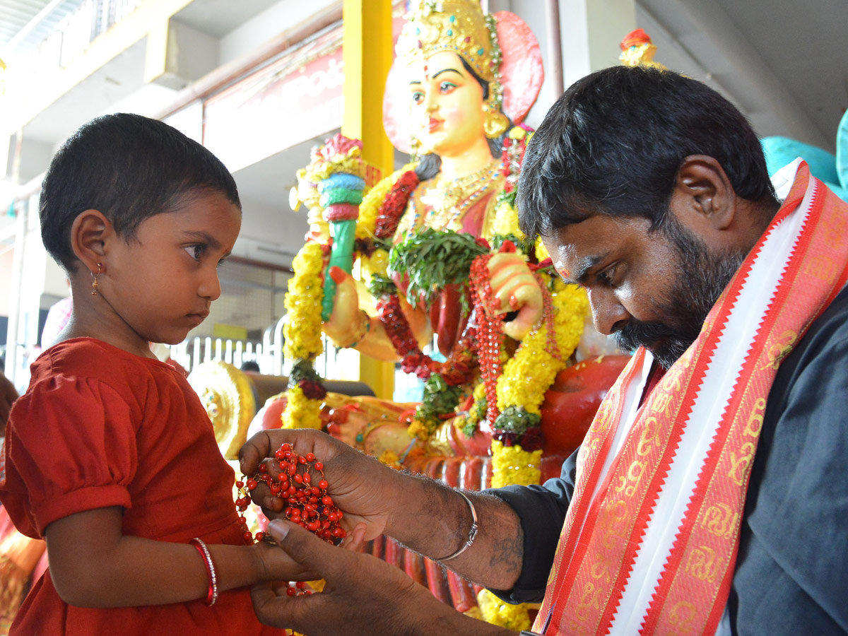 Heavy Rush Kanakadurga Temple in Vijayawada - Sakshi9