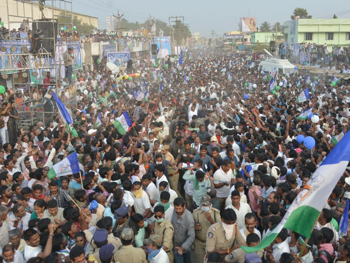 YS Jagan PrajaSankalpaYatra public meeting Rajam photo gallery - Sakshi2