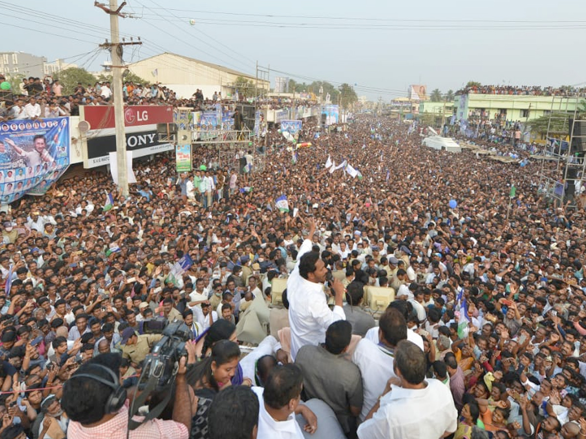 YS Jagan PrajaSankalpaYatra public meeting Rajam photo gallery - Sakshi10