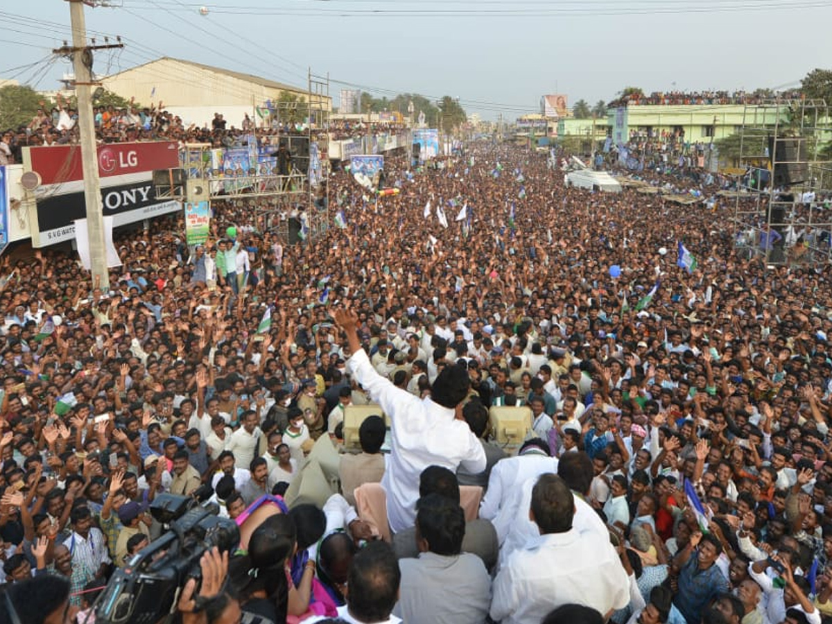 YS Jagan PrajaSankalpaYatra public meeting Rajam photo gallery - Sakshi11