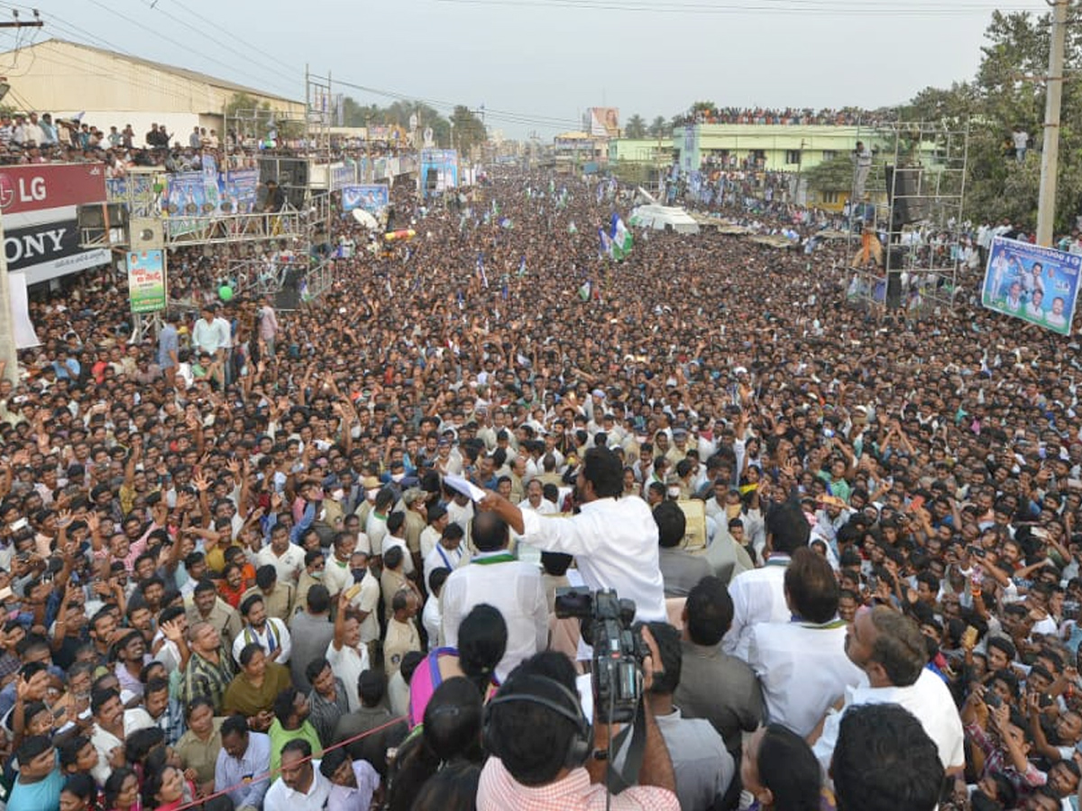 YS Jagan PrajaSankalpaYatra public meeting Rajam photo gallery - Sakshi1