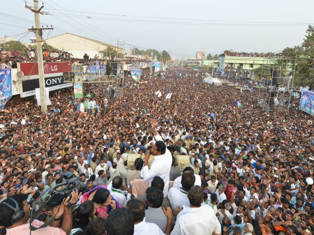 YS Jagan PrajaSankalpaYatra public meeting Rajam photo gallery - Sakshi5