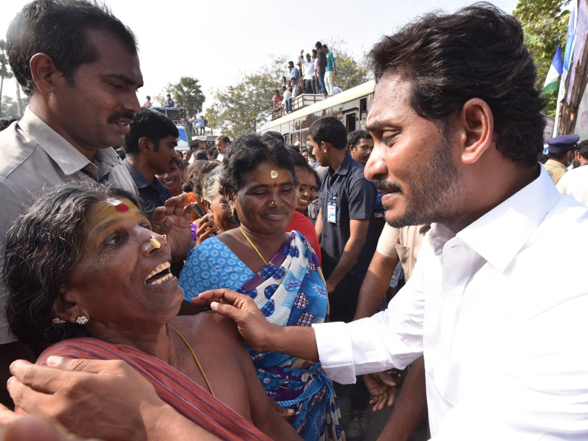 YS jagan padayatra at Srikakulam Photo Gallery - Sakshi15