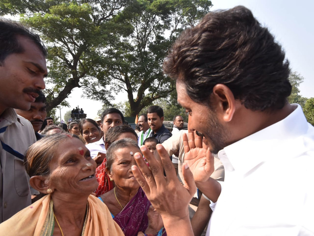 YS jagan padayatra at Srikakulam Photo Gallery - Sakshi17