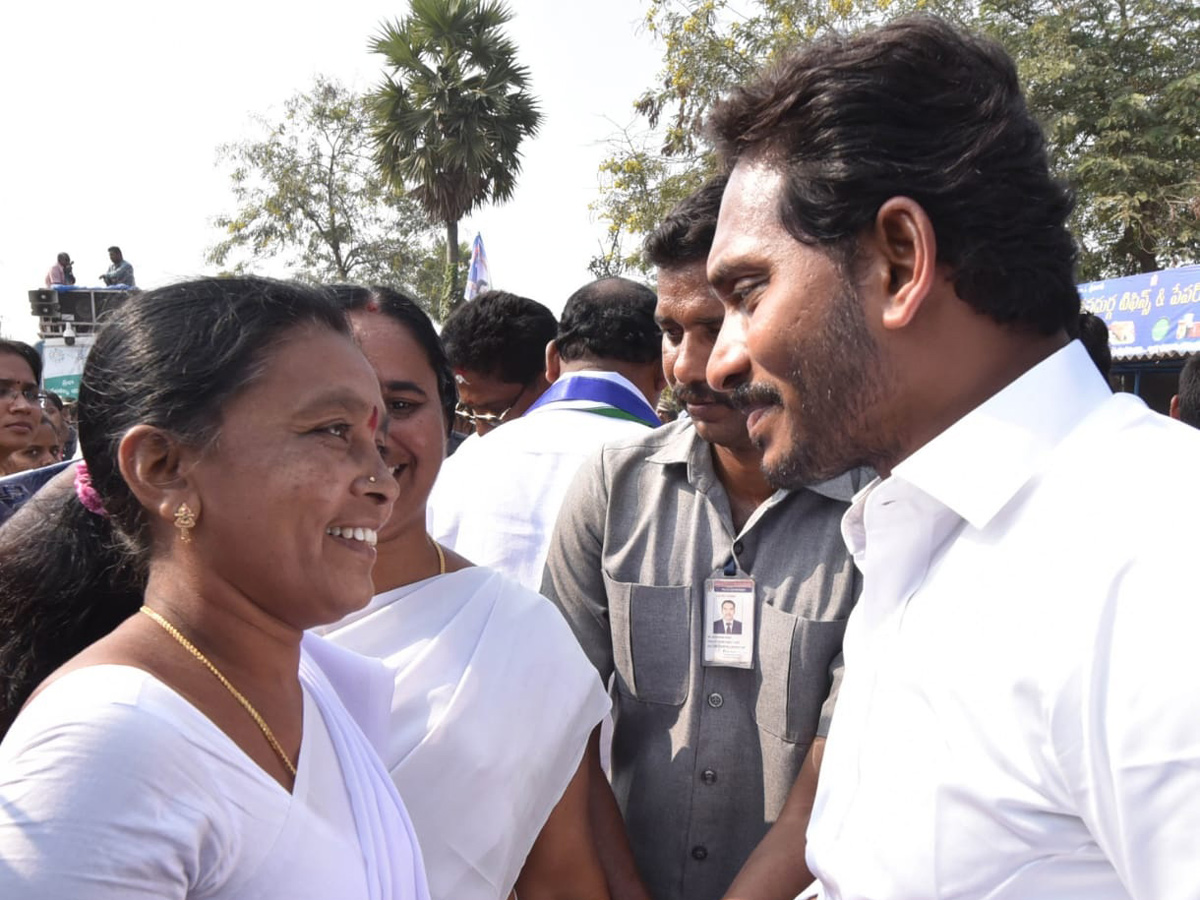 YS jagan padayatra at Srikakulam Photo Gallery - Sakshi18