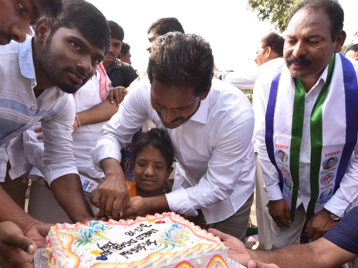 YS jagan padayatra at Srikakulam Photo Gallery - Sakshi2