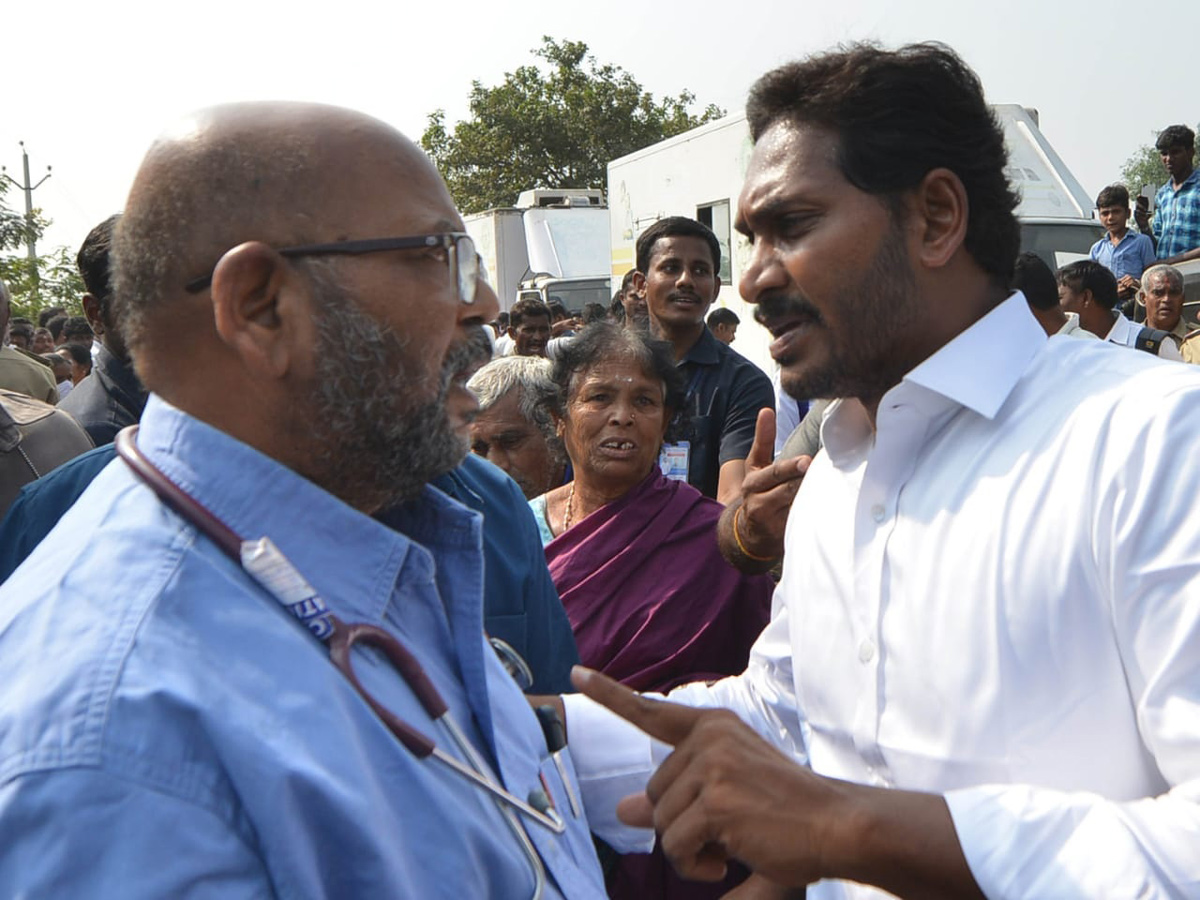 YS jagan padayatra at Srikakulam Photo Gallery - Sakshi27