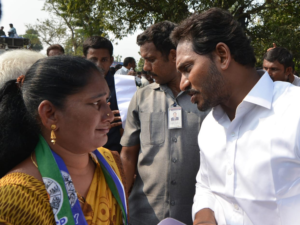 YS jagan padayatra at Srikakulam Photo Gallery - Sakshi28