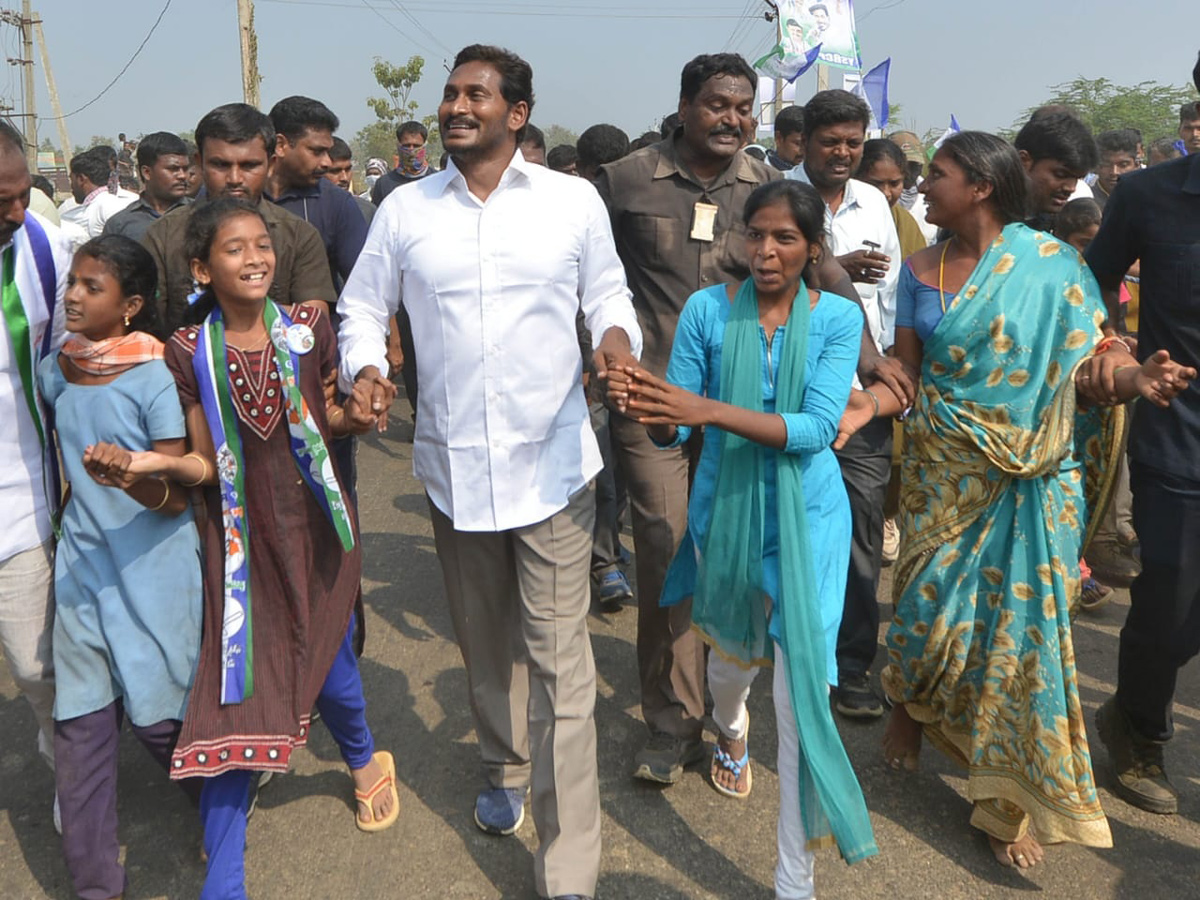 YS jagan padayatra at Srikakulam Photo Gallery - Sakshi29