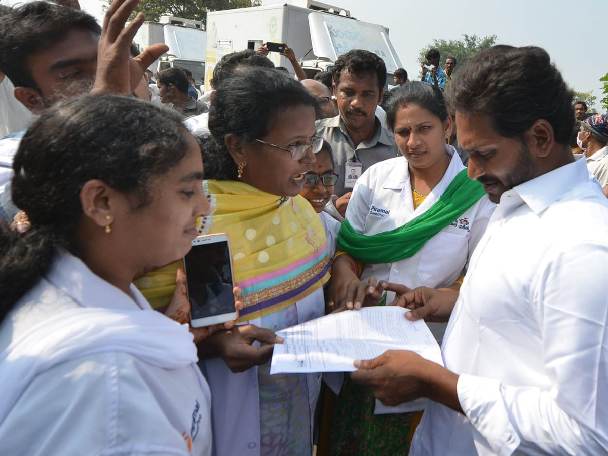 YS jagan padayatra at Srikakulam Photo Gallery - Sakshi33