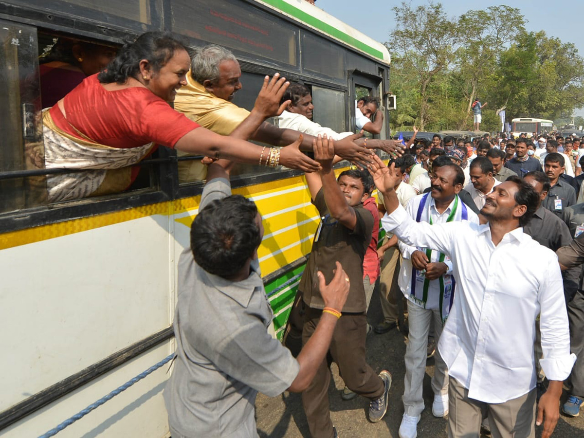 YS jagan padayatra at Srikakulam Photo Gallery - Sakshi34