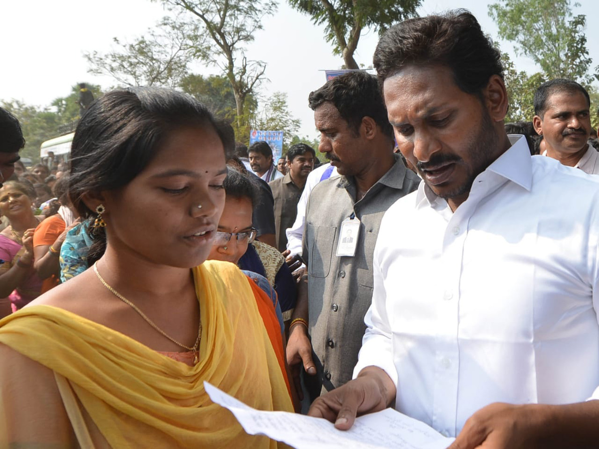 YS jagan padayatra at Srikakulam Photo Gallery - Sakshi35