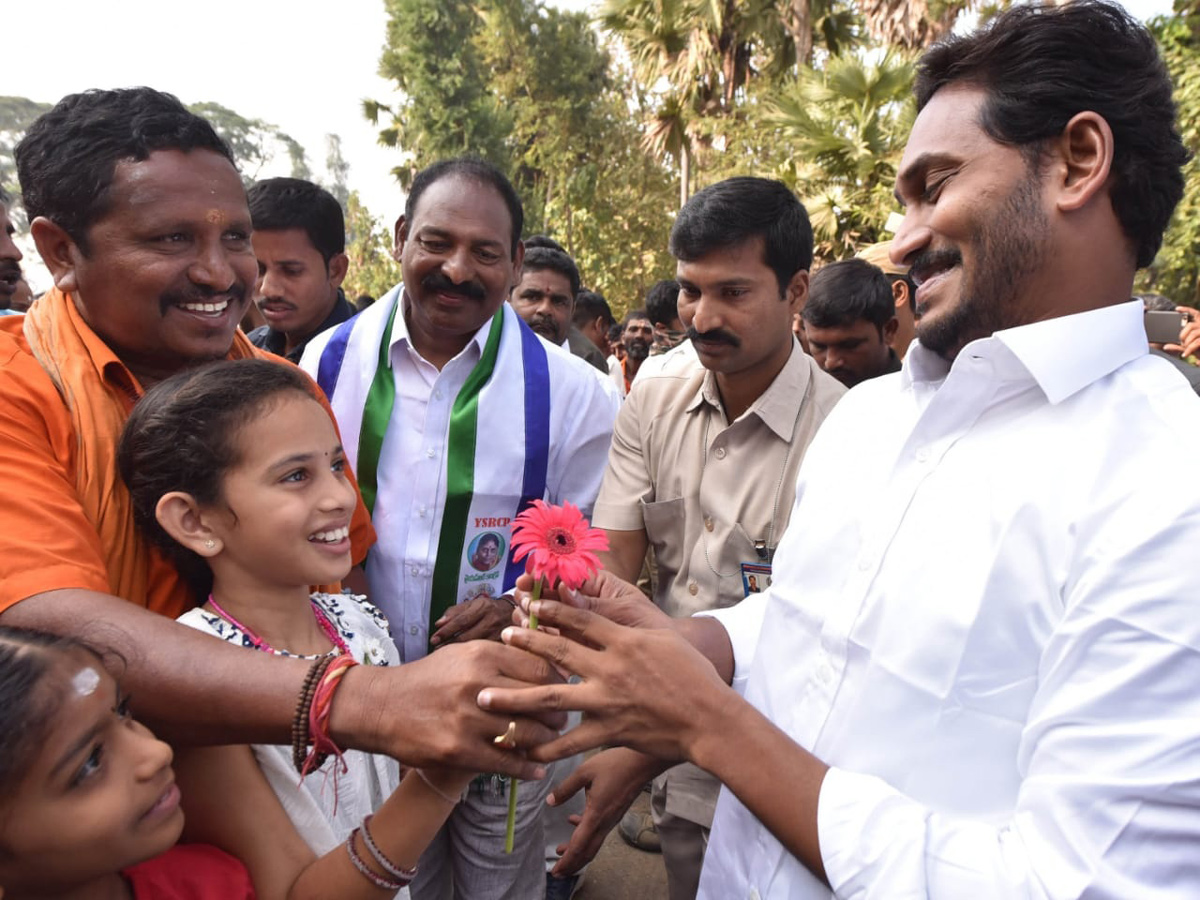 YS jagan padayatra at Srikakulam Photo Gallery - Sakshi7