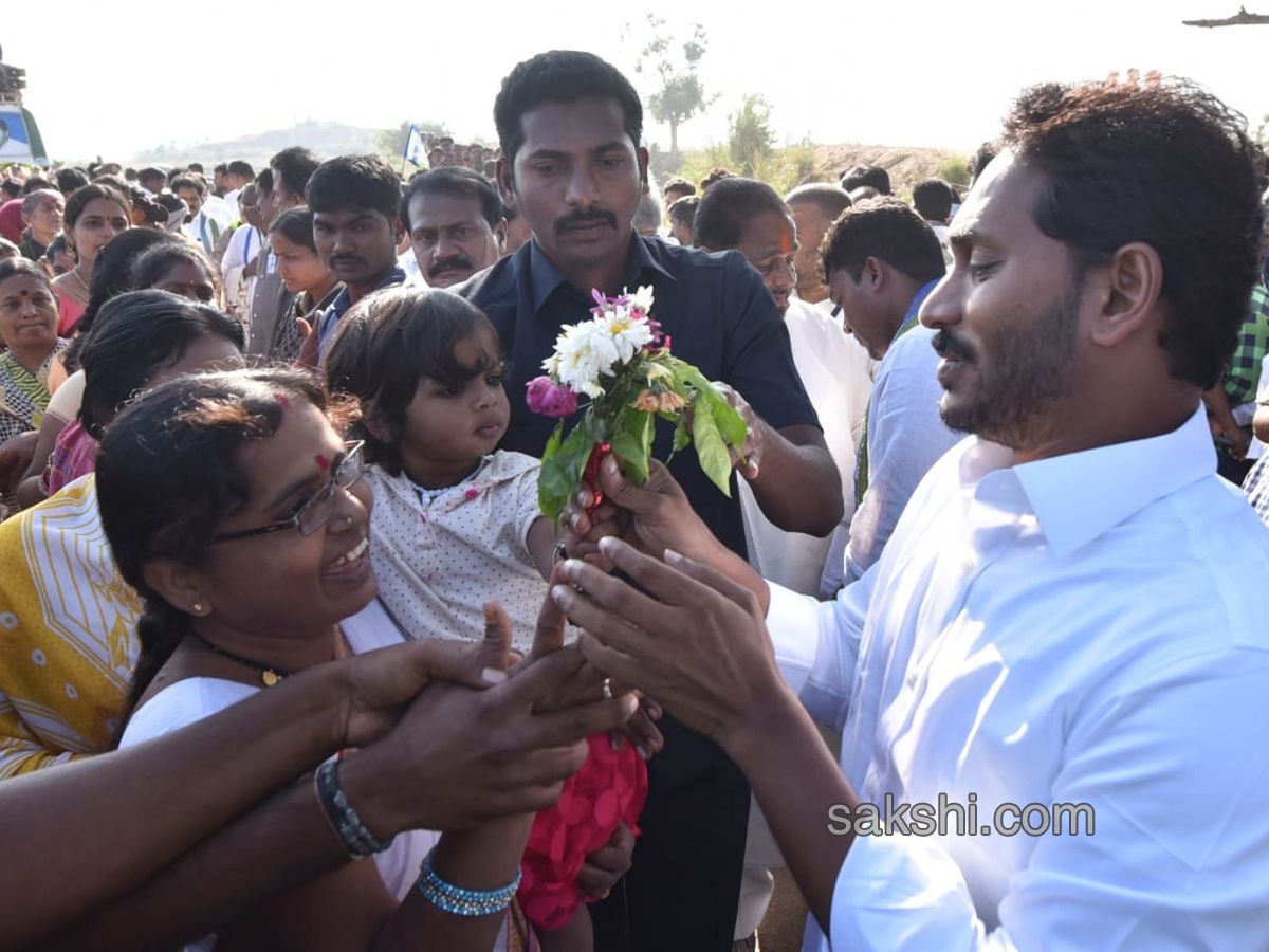 YS Jagan PrajaSankalpaYatra 333rd day - Sakshi1