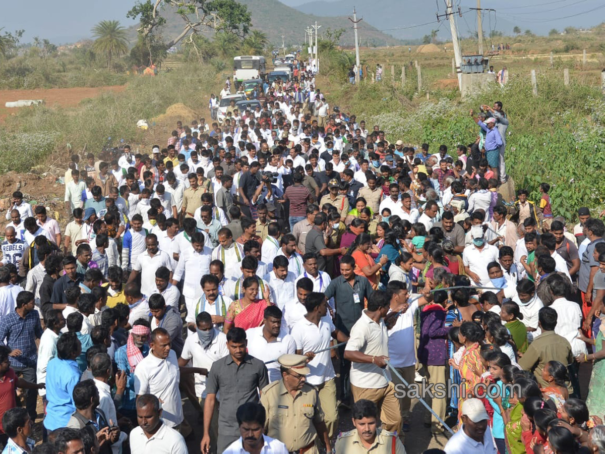 YS Jagan PrajaSankalpaYatra 333rd day - Sakshi18