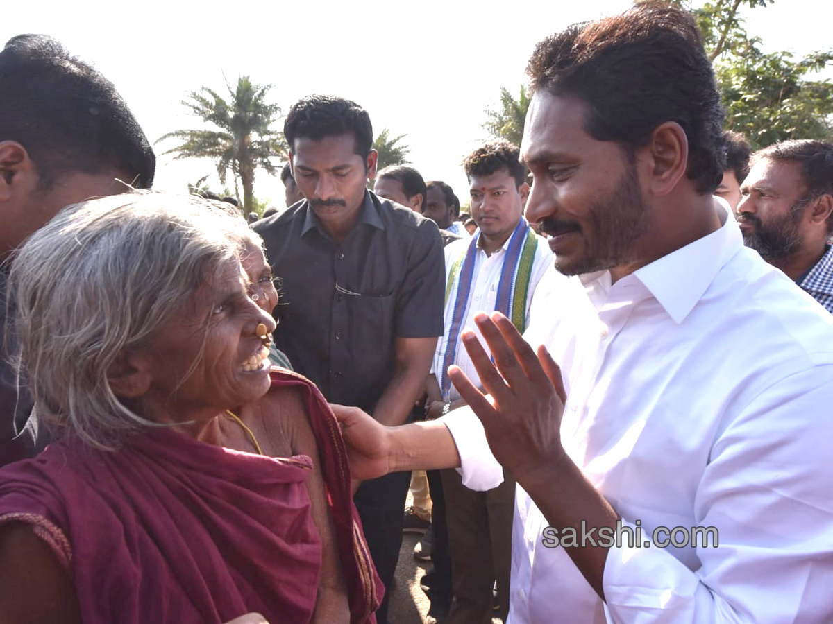 YS Jagan PrajaSankalpaYatra 333rd day - Sakshi3