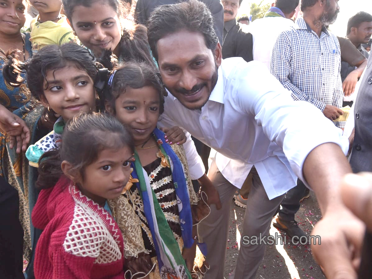 YS Jagan PrajaSankalpaYatra 333rd day - Sakshi9