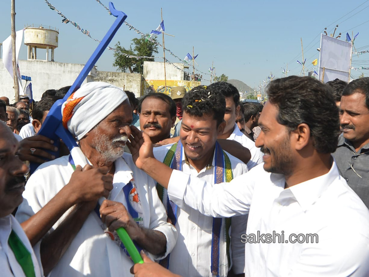 YS Jagan PrajaSankalpaYatra 333rd day - Sakshi10