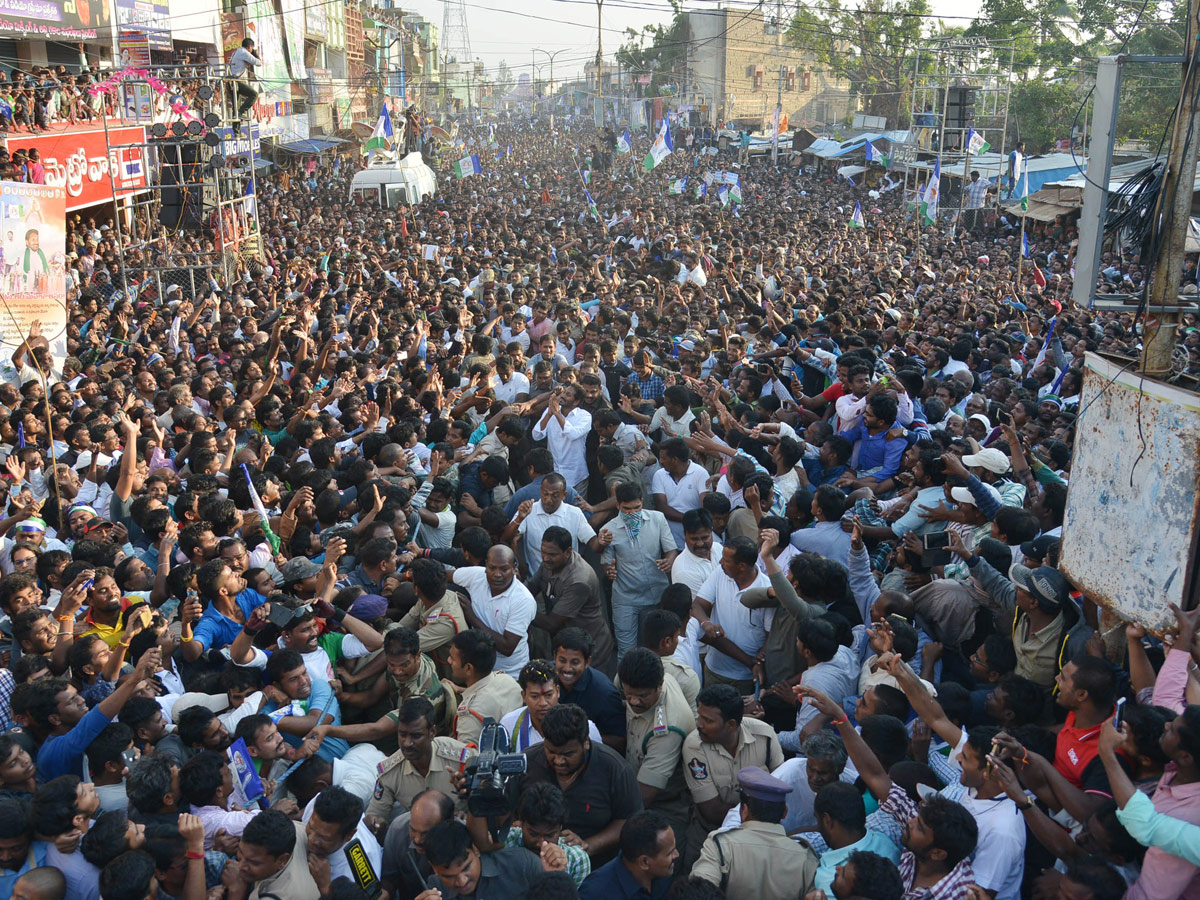 YS jagan padayatra at Srikakulam photo gallery - Sakshi4