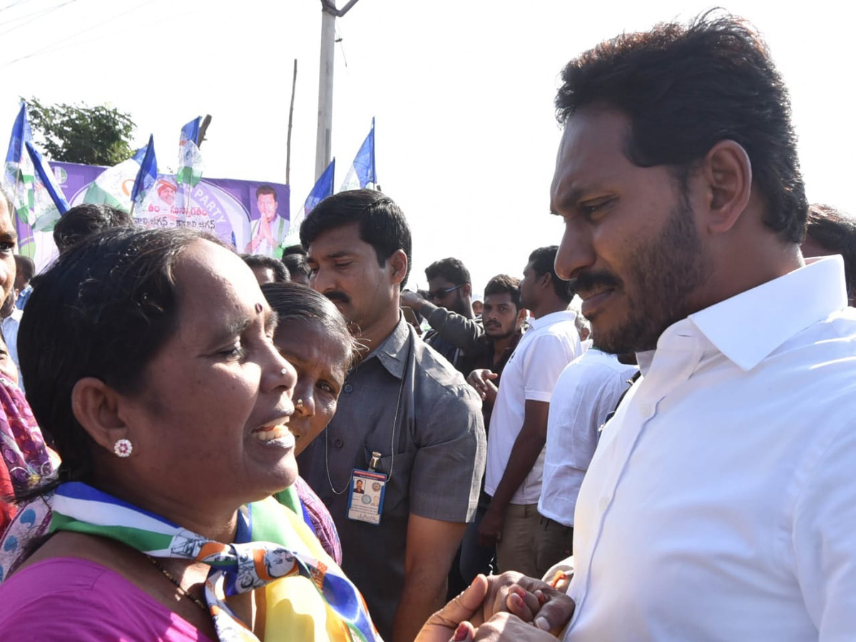 YS jagan padayatra at Srikakulam photo gallery - Sakshi11