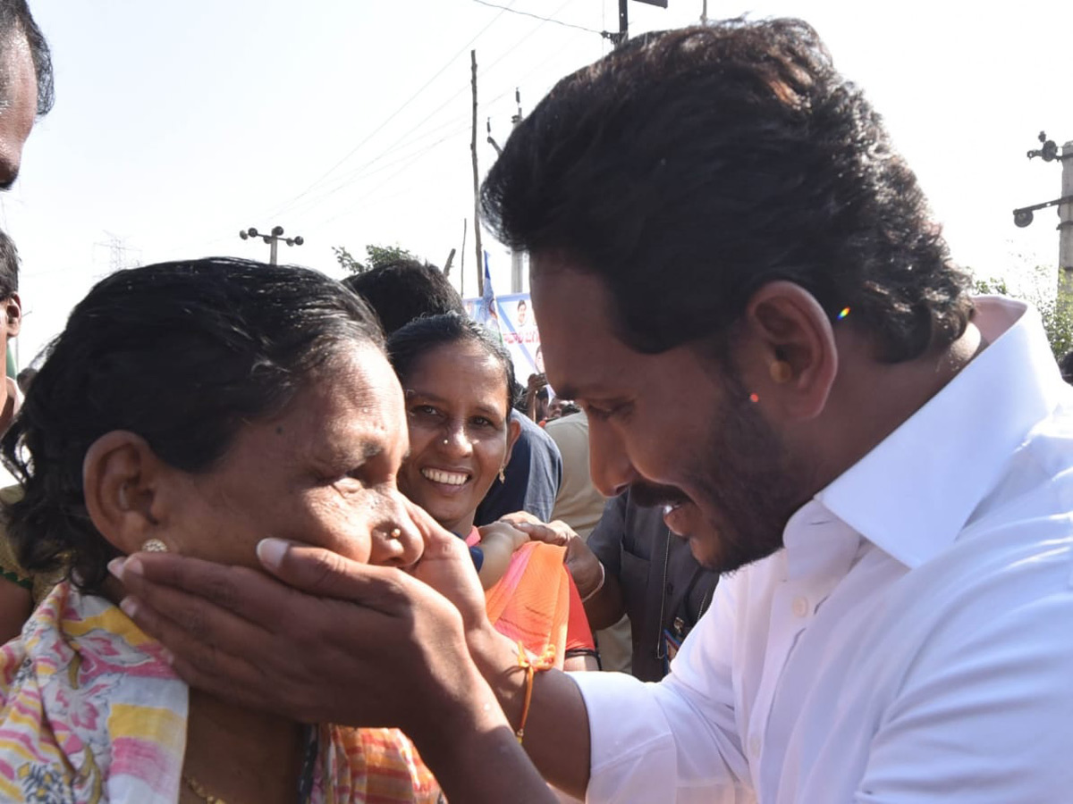 YS jagan padayatra at Srikakulam photo gallery - Sakshi12