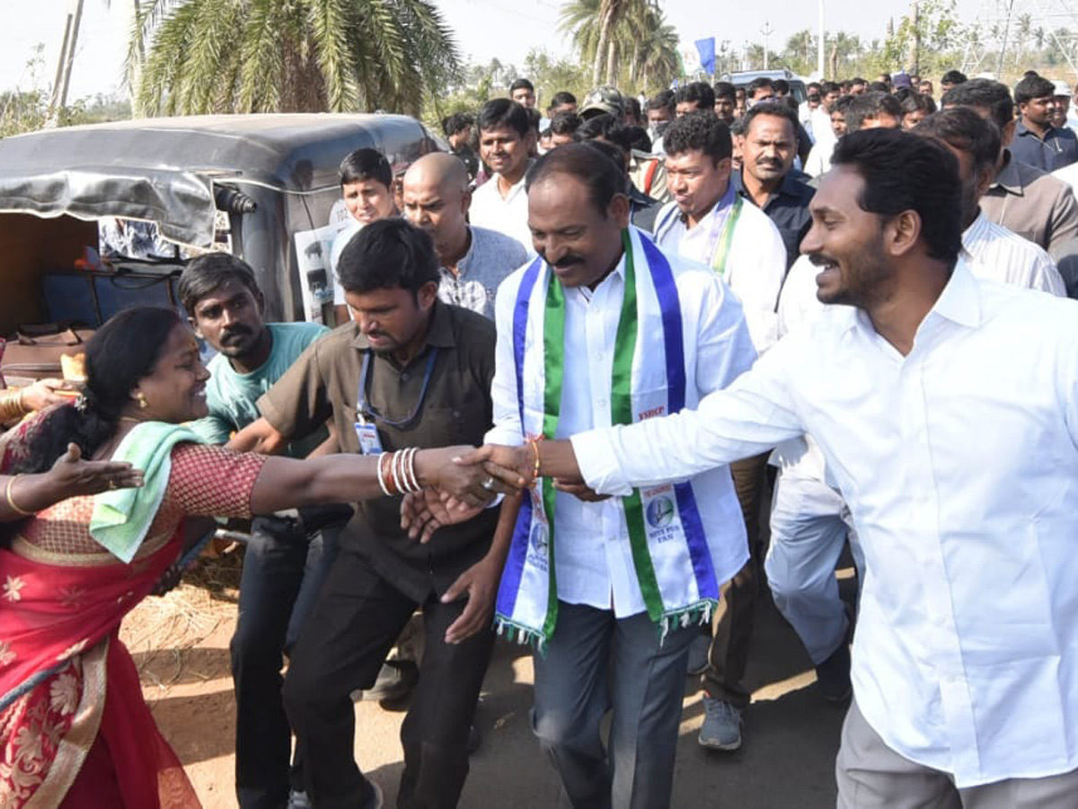 YS jagan padayatra at Srikakulam photo gallery - Sakshi15