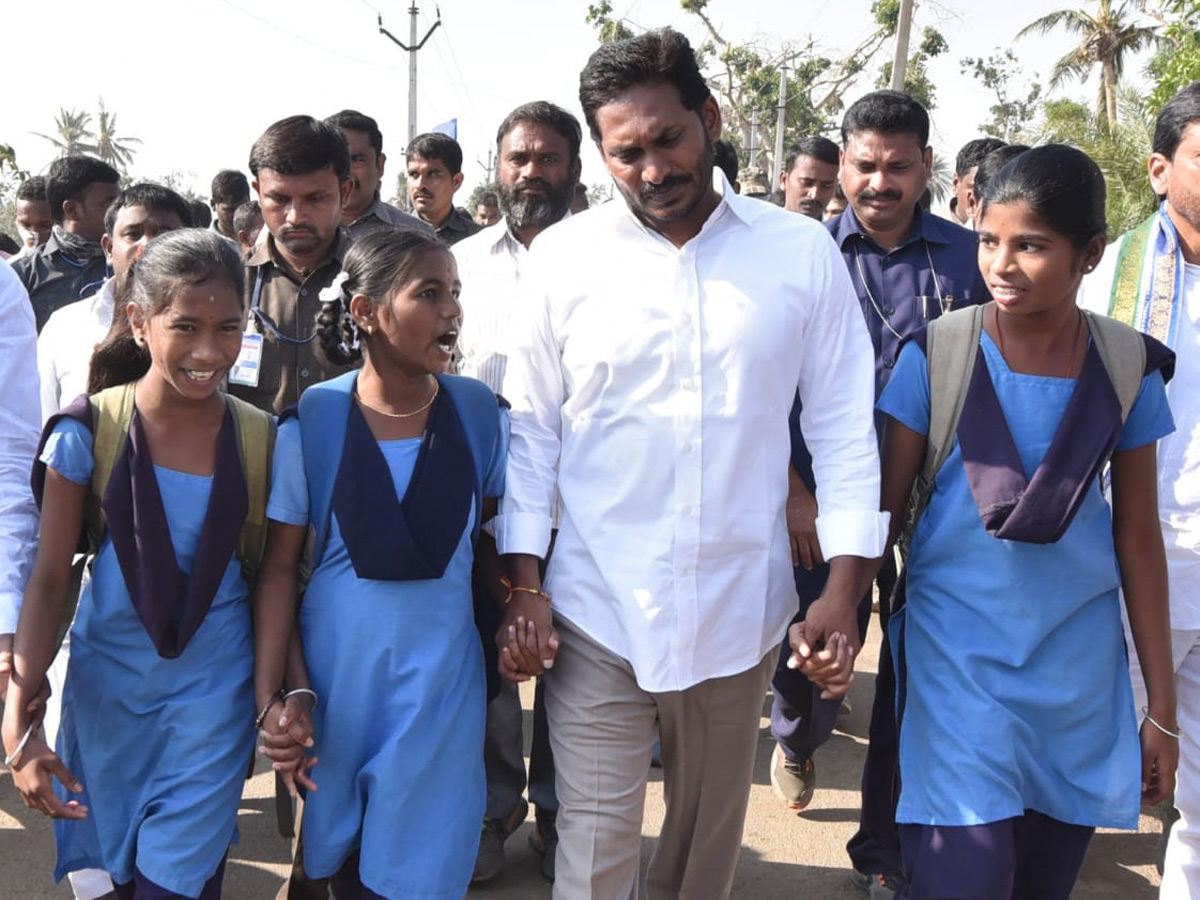 YS jagan padayatra at Srikakulam photo gallery - Sakshi3