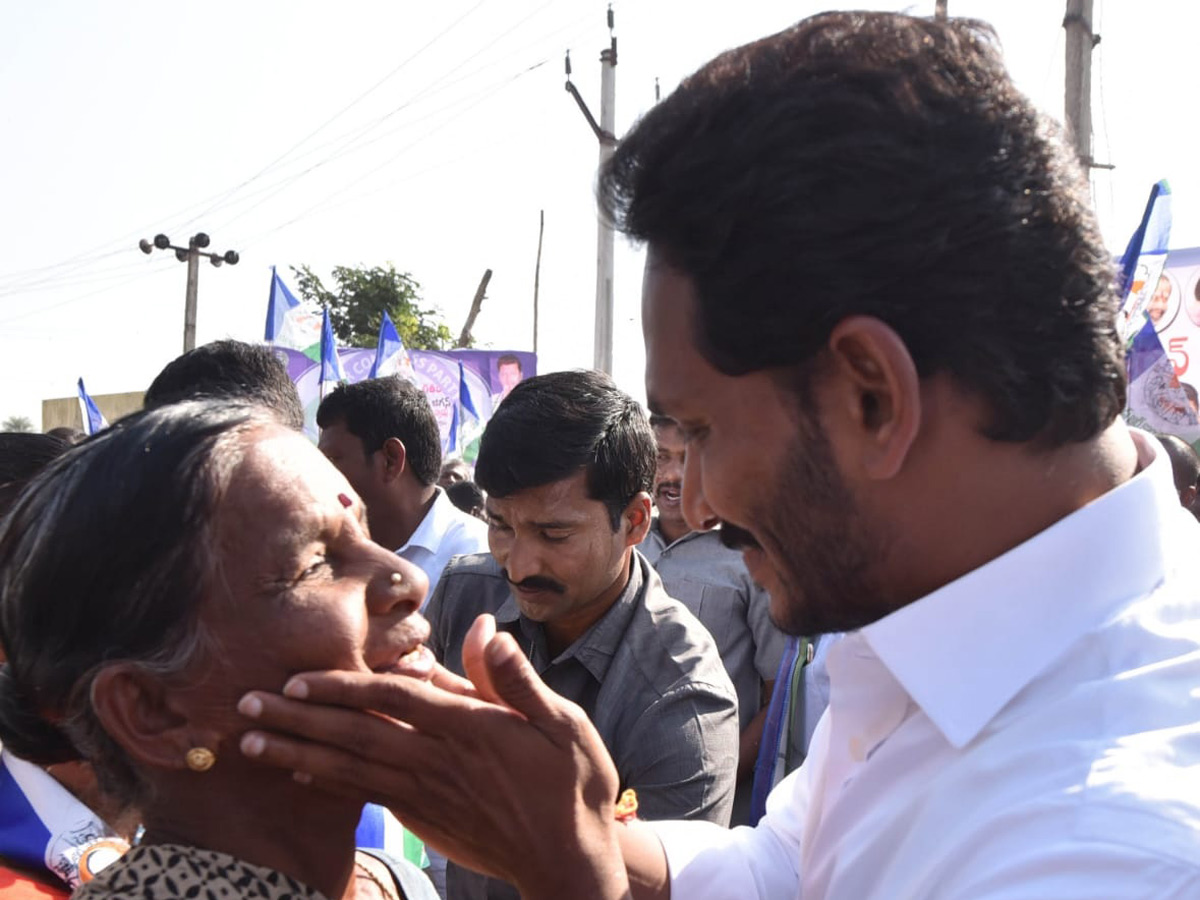 YS jagan padayatra at Srikakulam photo gallery - Sakshi5