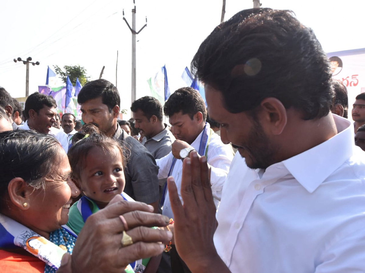 YS jagan padayatra at Srikakulam photo gallery - Sakshi8