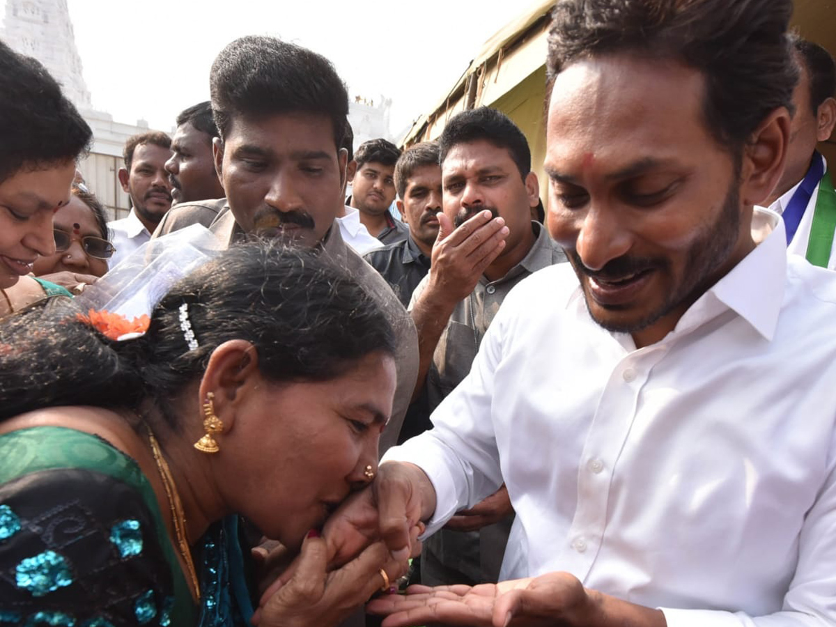 YS jagan padayatra at Srikakulam Photo gallery - Sakshi10