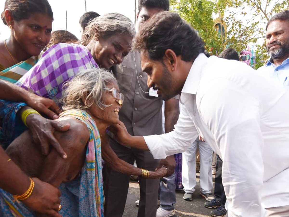 YS jagan padayatra at Srikakulam Photo gallery - Sakshi16