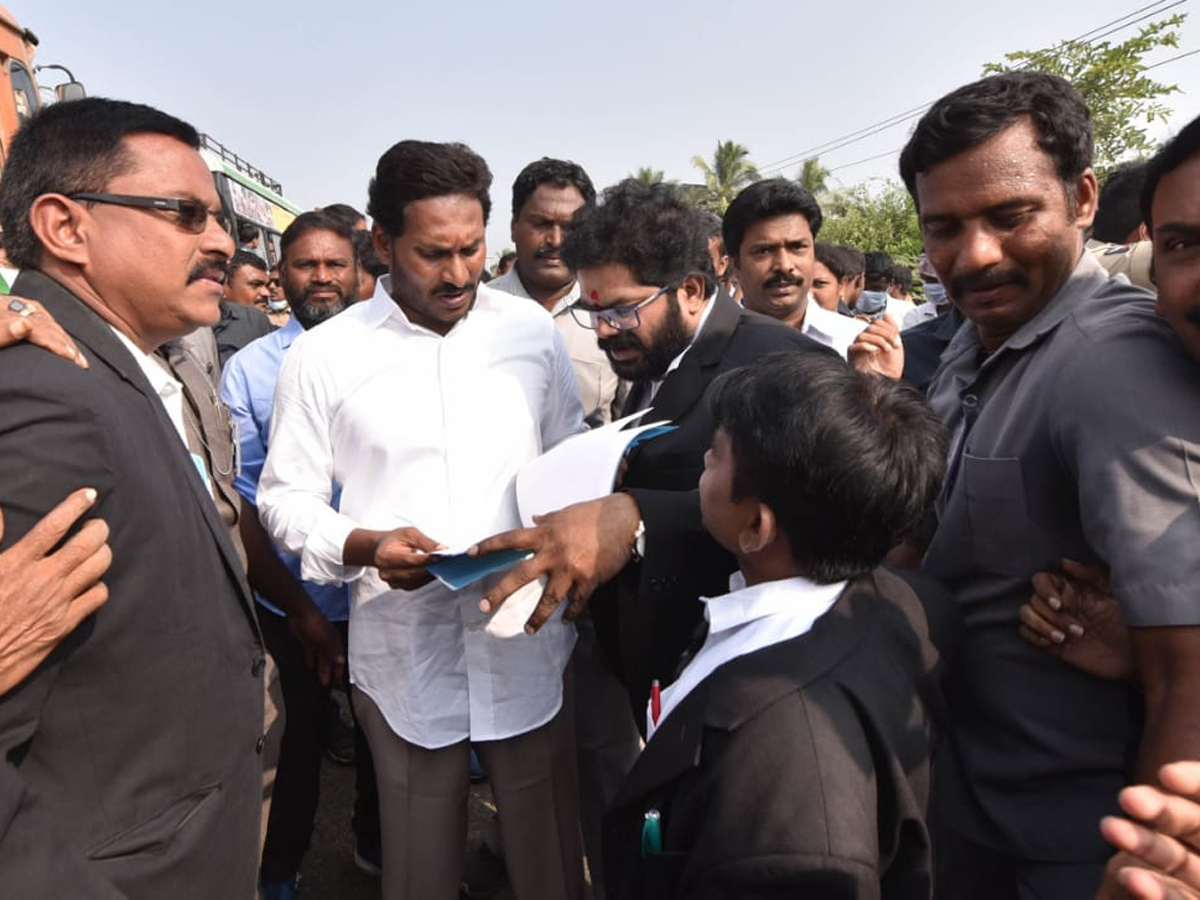 YS jagan padayatra at Srikakulam Photo gallery - Sakshi17