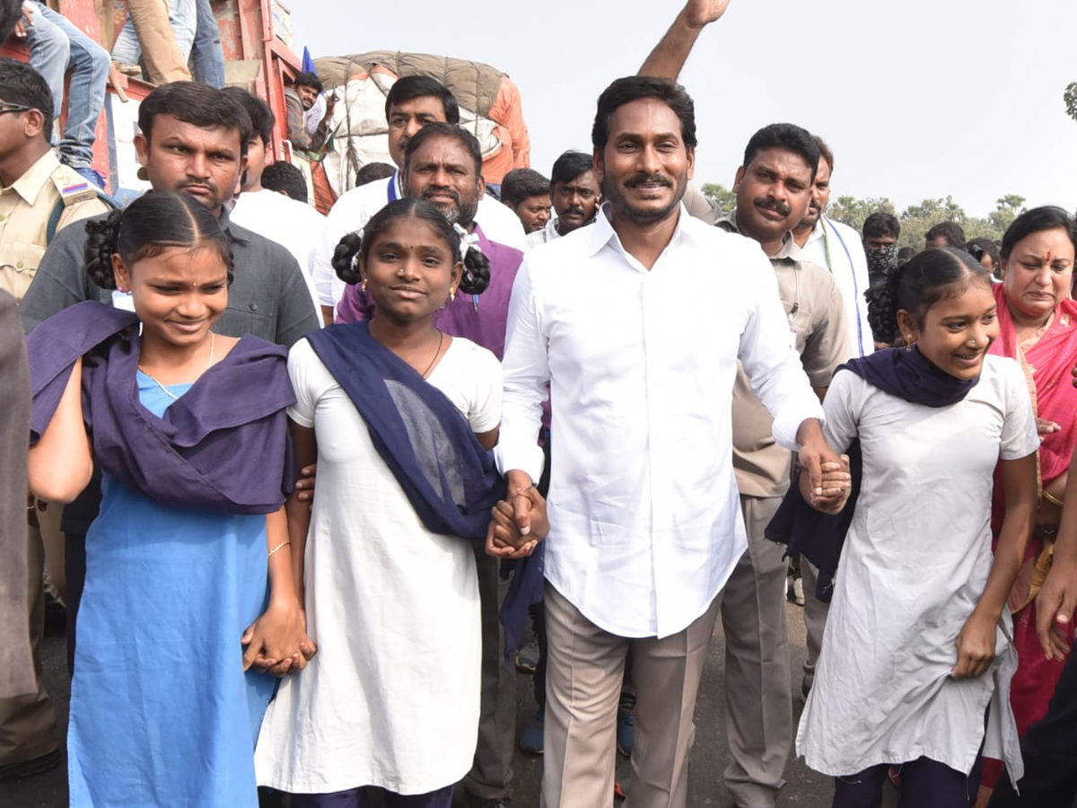 YS jagan padayatra at Srikakulamphoto Gallery - Sakshi4