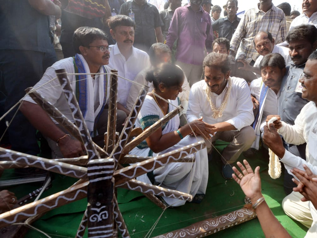 YS jagan padayatra at Srikakulamphoto Gallery - Sakshi32