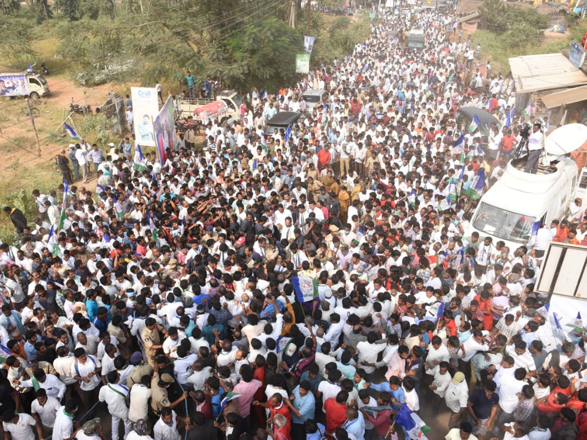 YS jagan padayatra at Srikakulamphoto Gallery - Sakshi37