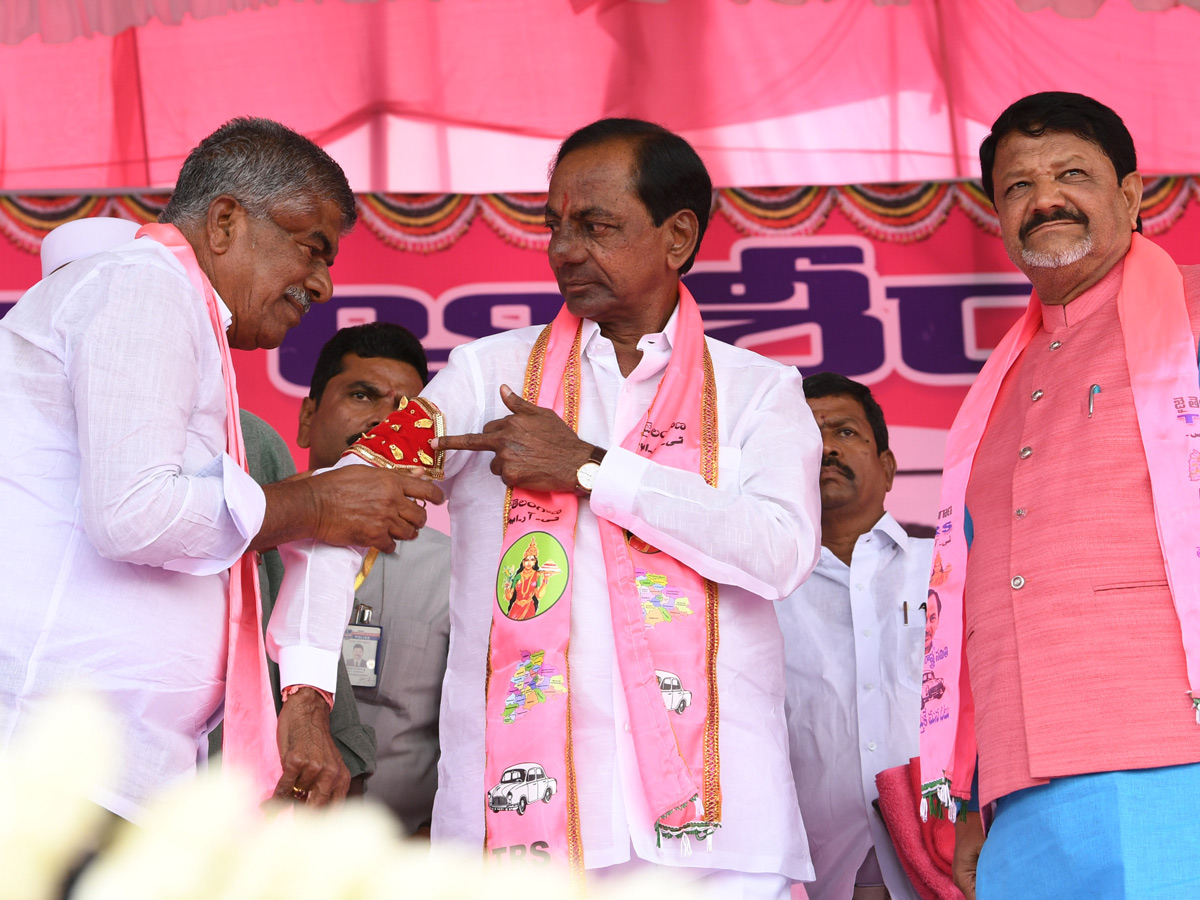 KCR Elections Meeting in Gajwel Photo Gallery - Sakshi9