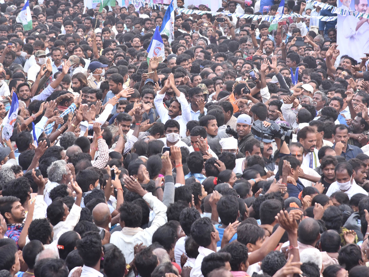 YS Jagan PrajaSankalpaYatra Public Meeting in Chilakapalem Photo Gallery - Sakshi12