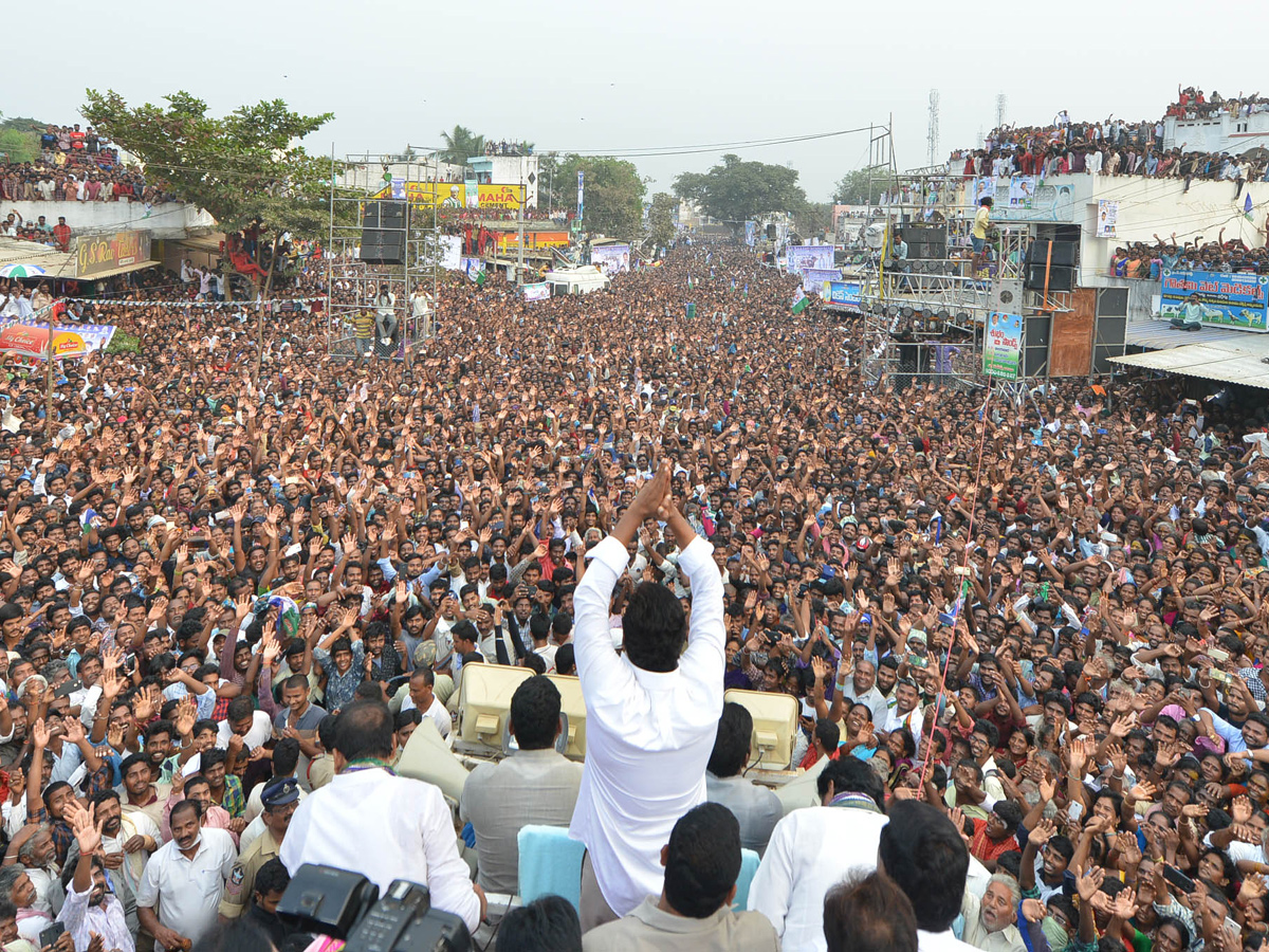 YS Jagan PrajaSankalpaYatra Public Meeting in Chilakapalem Photo Gallery - Sakshi2