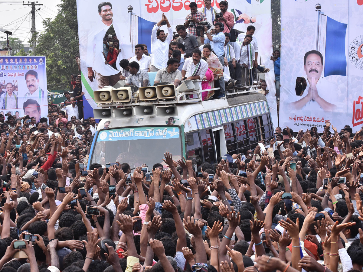 YS Jagan PrajaSankalpaYatra Public Meeting in Chilakapalem Photo Gallery - Sakshi6