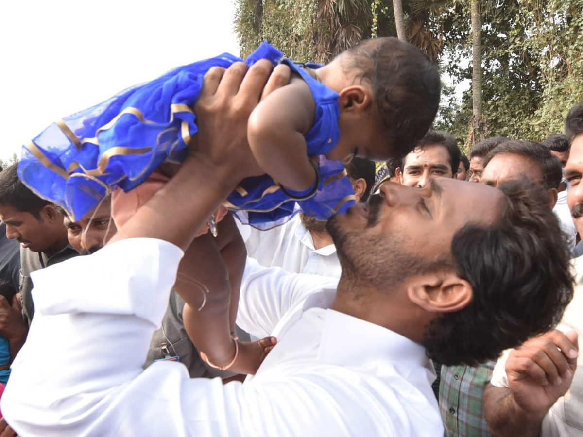 YS jagan padayatra at Srikakulam photo gallery - Sakshi15