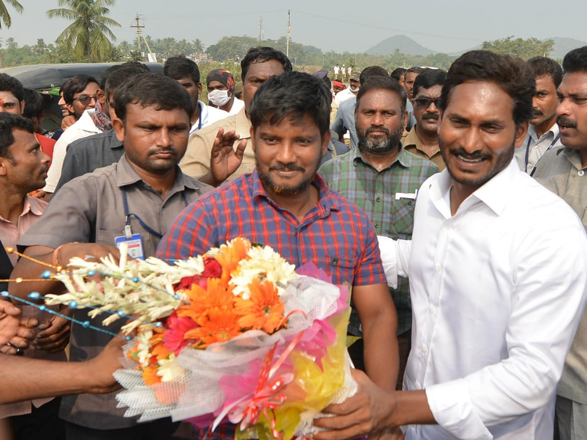 YS jagan padayatra at Srikakulam photo gallery - Sakshi4