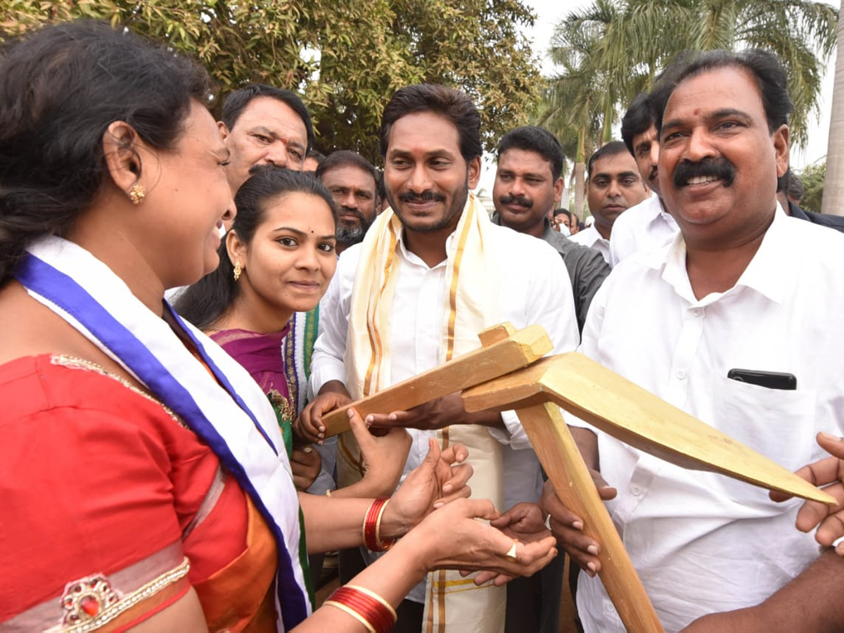 YS Jagan PrajaSankalpaYatra Day 315th Photo Gallery - Sakshi4