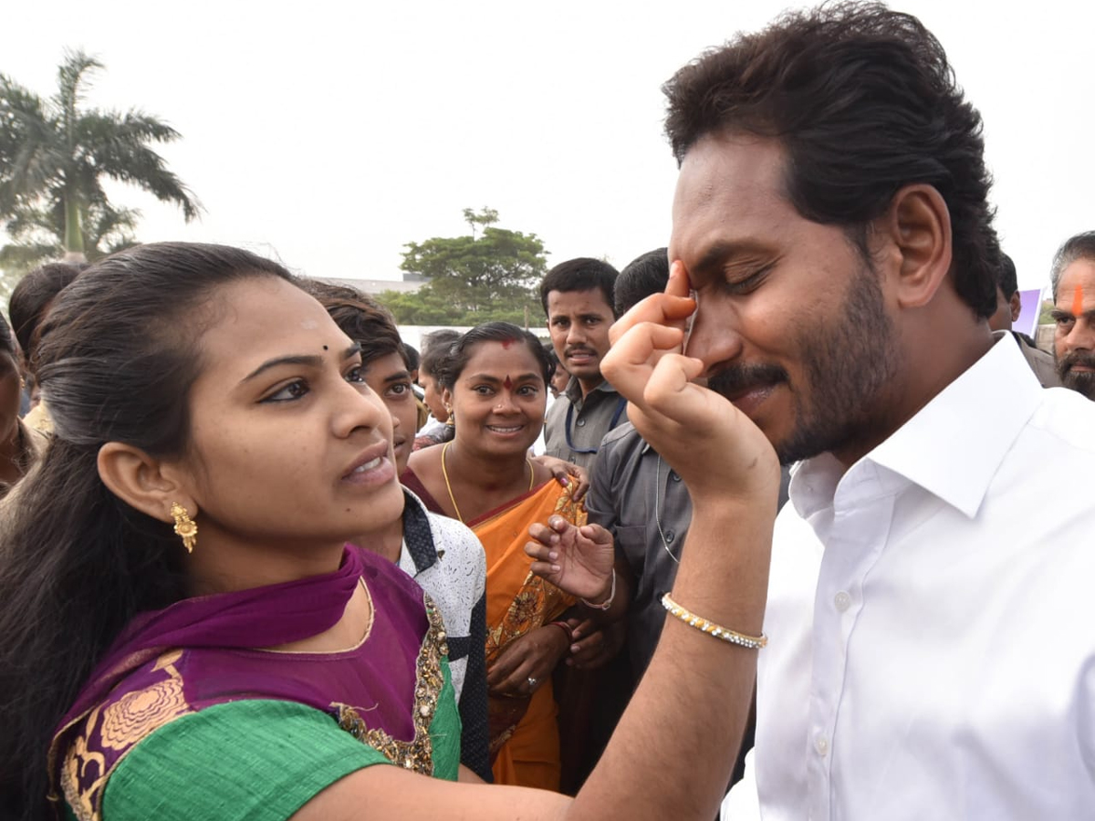 YS Jagan PrajaSankalpaYatra Day 315th Photo Gallery - Sakshi6