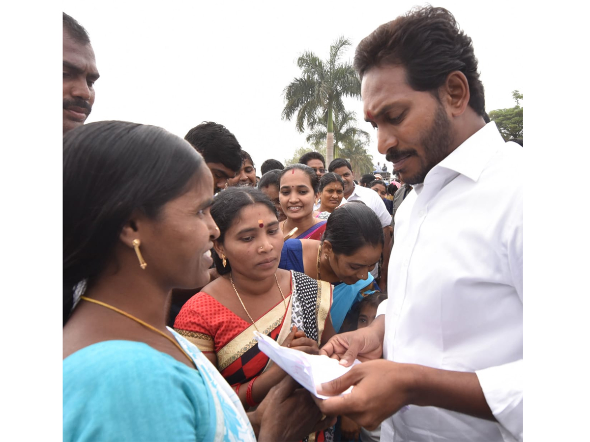 YS Jagan PrajaSankalpaYatra Day 315th Photo Gallery - Sakshi7