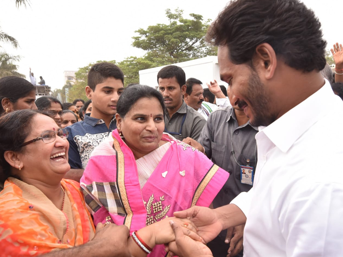 YS Jagan PrajaSankalpaYatra Day 315th Photo Gallery - Sakshi9