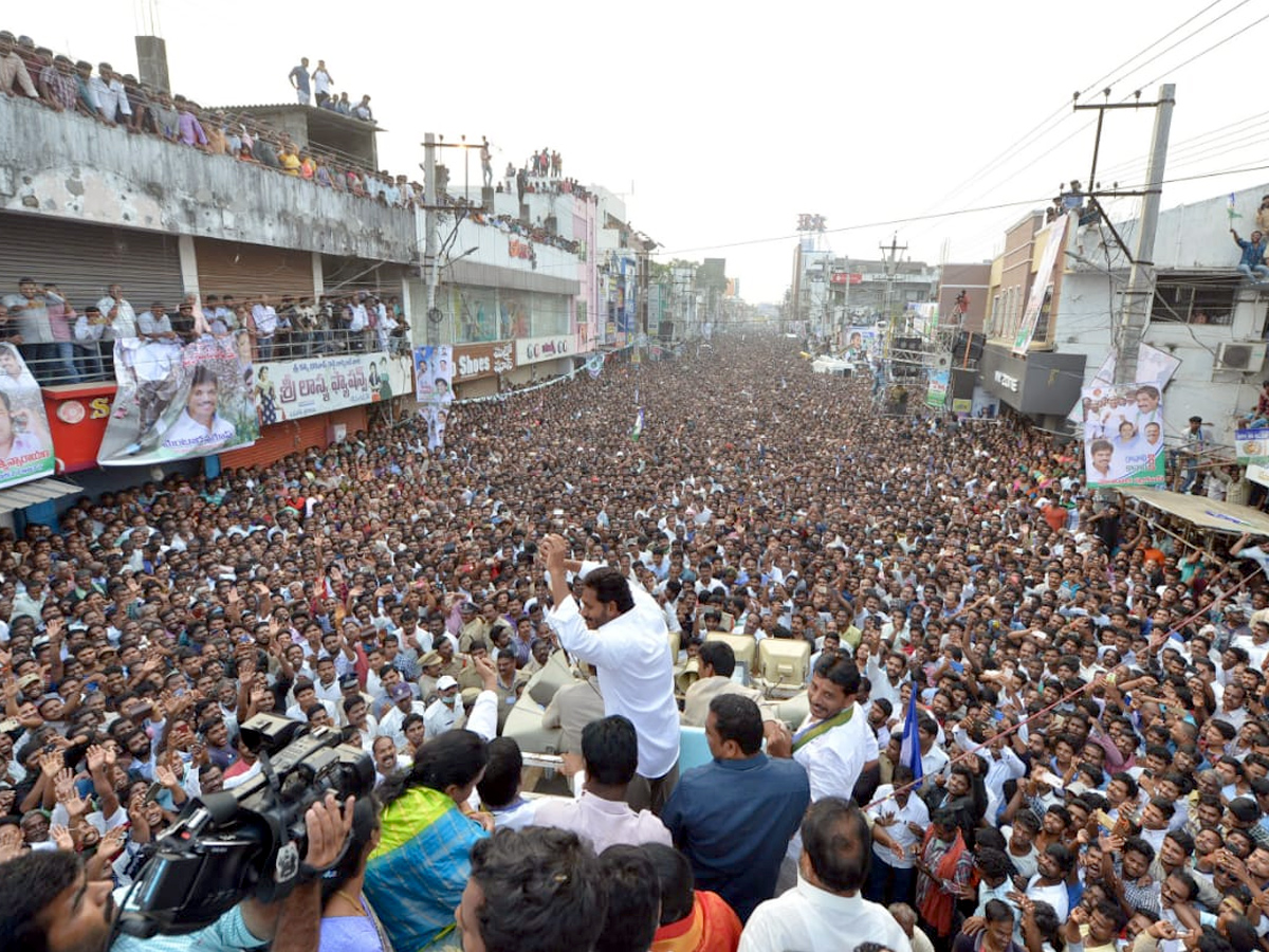 YS Jagan PrajaSankalpaYatra public meeting Srikakulam District photo gallery - Sakshi1