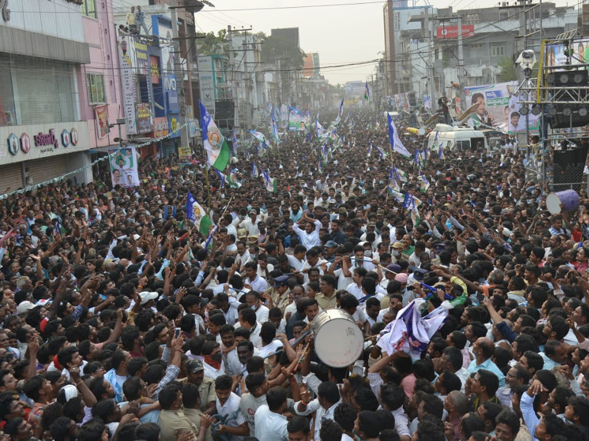 YS Jagan PrajaSankalpaYatra public meeting Srikakulam District photo gallery - Sakshi10