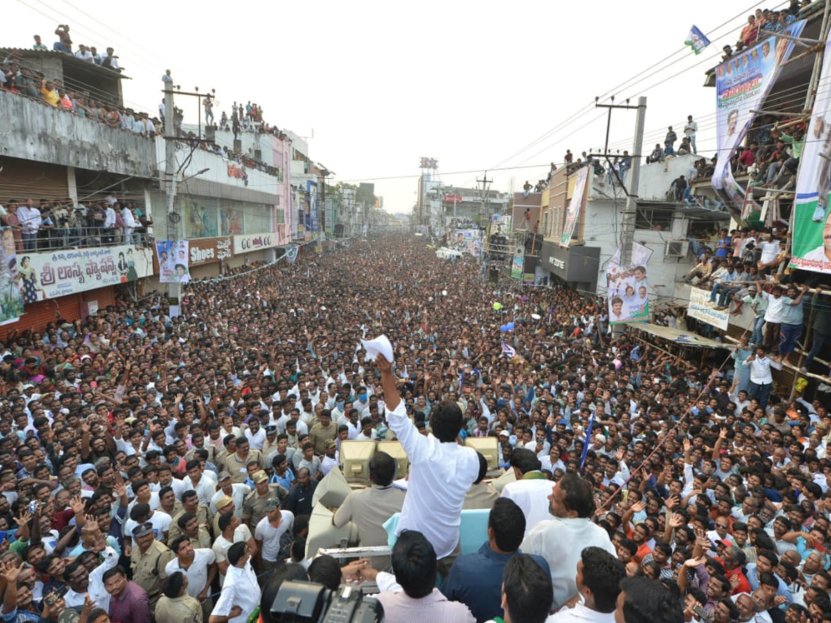 YS Jagan PrajaSankalpaYatra public meeting Srikakulam District photo gallery - Sakshi11