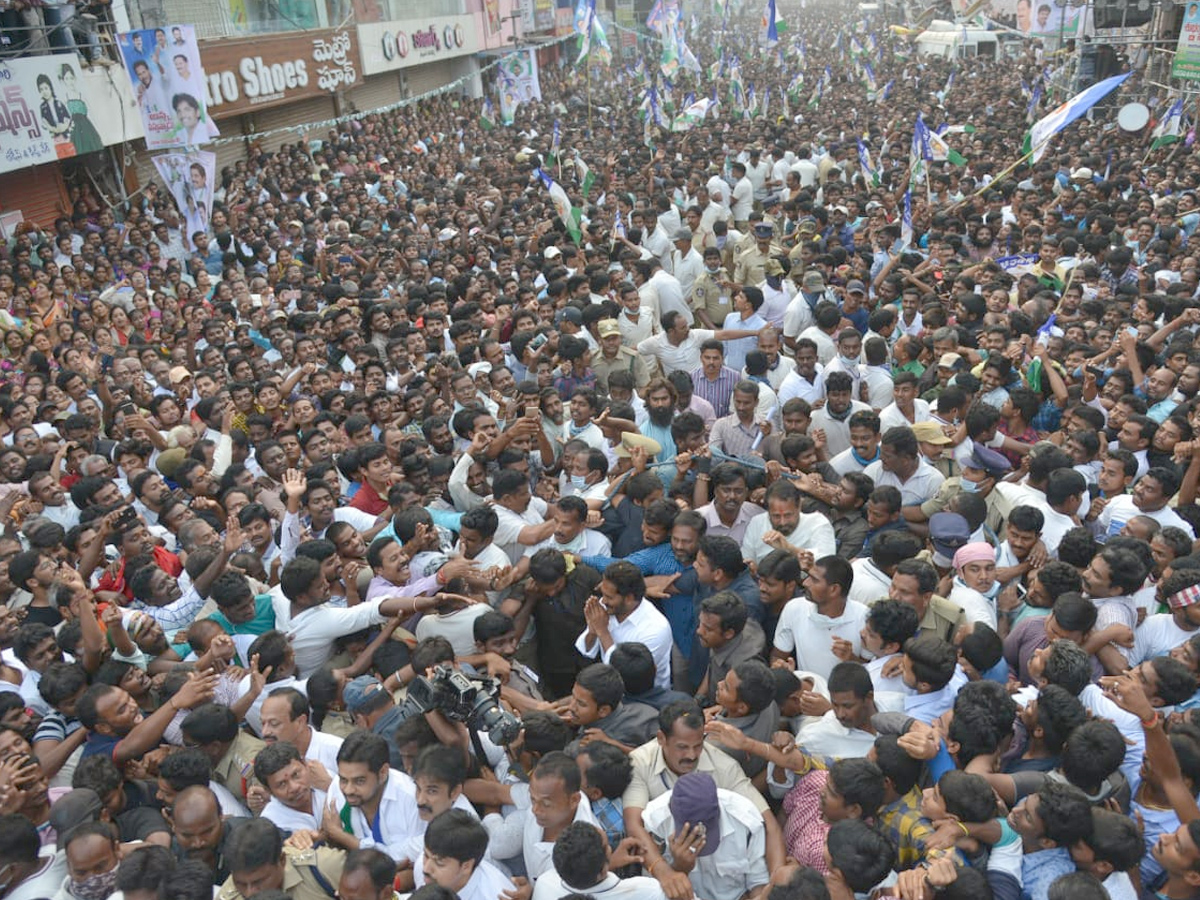 YS Jagan PrajaSankalpaYatra public meeting Srikakulam District photo gallery - Sakshi14